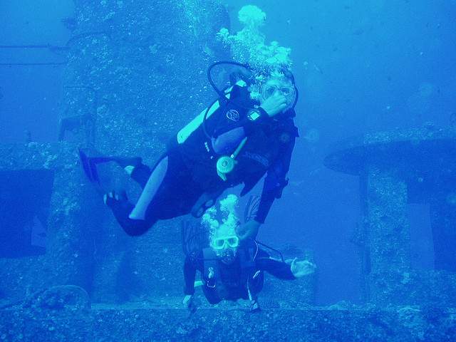 scuba diving in Oahu