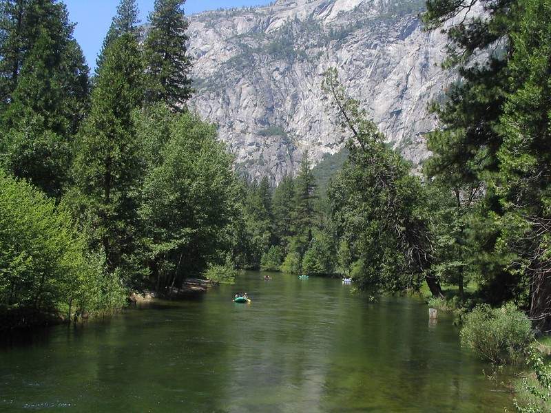 Easy Waterfall Hike in Yosemite Valley 
